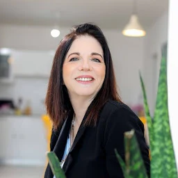הלוגו של יעל מור פסיכותרפיסטית CBT - אפשר לצאת מזה
