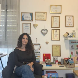 הלוגו של אורלי חממי מטפלת CBT, ביופידבק ומדריכת הורים